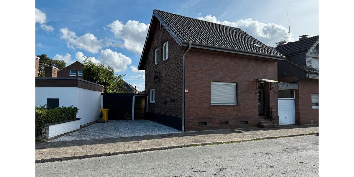 Freistehendes Einfamilienhaus mit Anliegerwohnung 5.5 zimmer