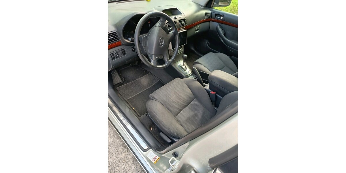 Toyota Avensis 215.000 km 7.000 &euro; Dinslaken 46535