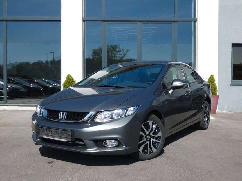 Honda Civic 107.235 km 10.450 € Bochum 44807
