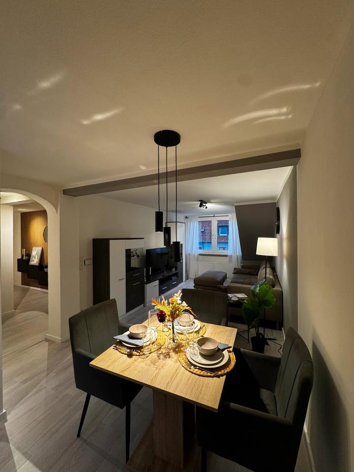 Hochwertig möbliertes Apartment zimmer