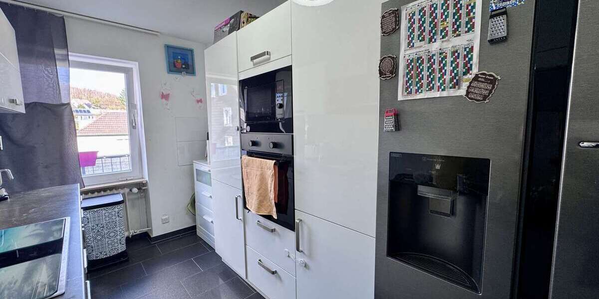 Traumhafte 3,5-Zimmer-Wohnung mit großem Balkon, herrlicher Aussicht, Garage und inkl.Einbauküche 3 zimmer