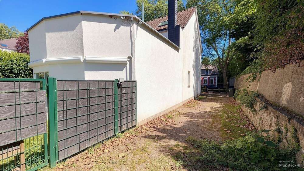 Dreifamilienhaus in Oberhausen-Lirich mit Garten, Dachterrasse und 296 m² Bauland inklusive - Mehrfamilienhaus, Wohnhaus Oberhausen Alstaden | Angebot:27493794