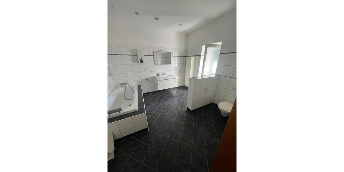 Einfamilienhaus Duisburg Mittelmeiderich - 3.5 Zimmer, 192 m&sup2;, 350.000&euro; | Angebot:26385495