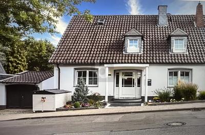 LUXURIÖSES TRAUMHAUS MIT POOL