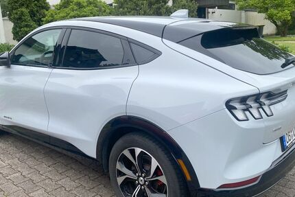 Ford Mustang Mach-E 66.600 km 24.950 € Oberhausen 46147