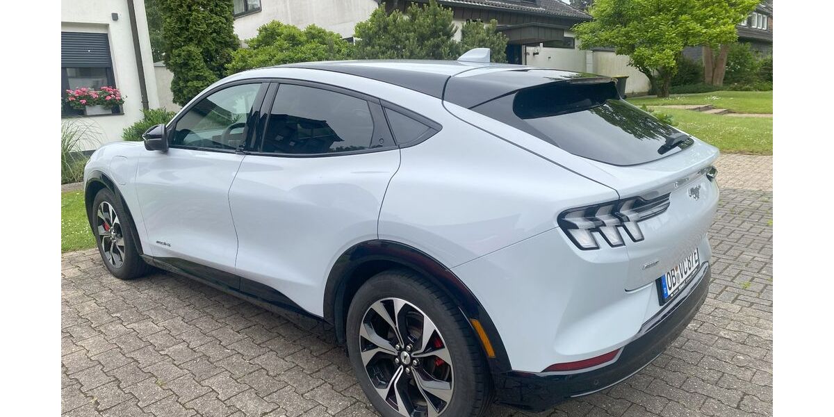 Ford Mustang Mach-E 66.600 km 24.950 € Oberhausen 46147