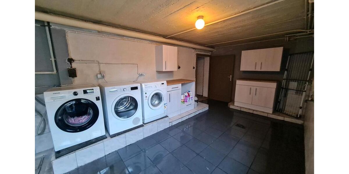 Einfamilienhaus Duisburg Rheinhausen - 9 Zimmer, 220 m&sup2;, 1.360&euro; | Angebot:27618833