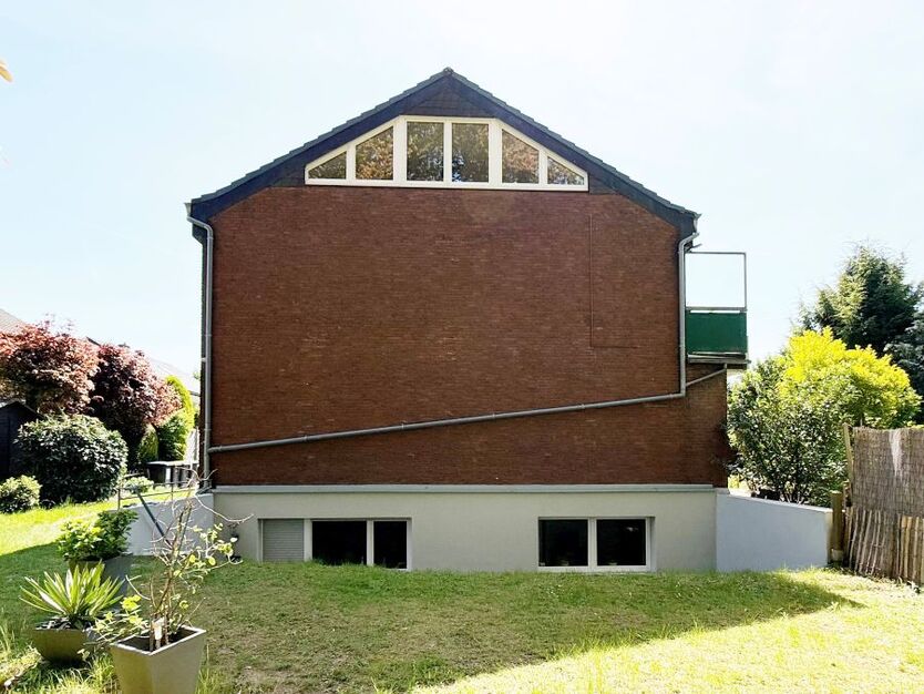 Provisionsfrei* Mehrfamilienhaus, 4 WE in Top Lage, EG 93 qm mit Garten u. Garage frei