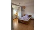 PRIVAT: Moderne 2,5 Zi. Dachgeschoss-Wohnung in ruhiger zentraler Top-Lage, ohne Balkon