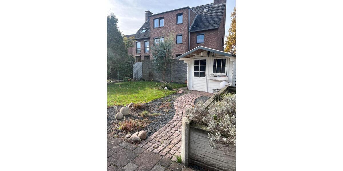 Gepflegte Doppelhaushälfte mit Garten, Garage, PV Anlage in Moers 3 zimmer