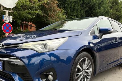 Toyota Avensis 177.800 km 8.600 &euro; Moers 47447