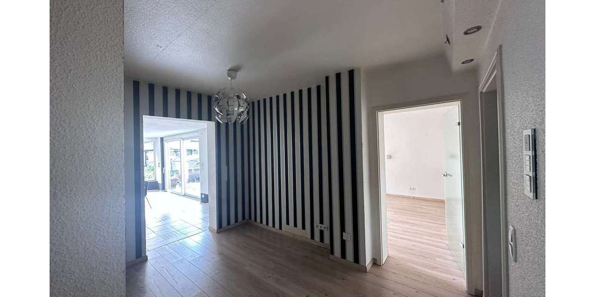 Dreifamilienhaus in Oberhausen-Lirich mit Garten, Dachterrasse und 296 m² Bauland inklusive - Mehrfamilienhaus, Wohnhaus Oberhausen Alstaden | Angebot:27493794