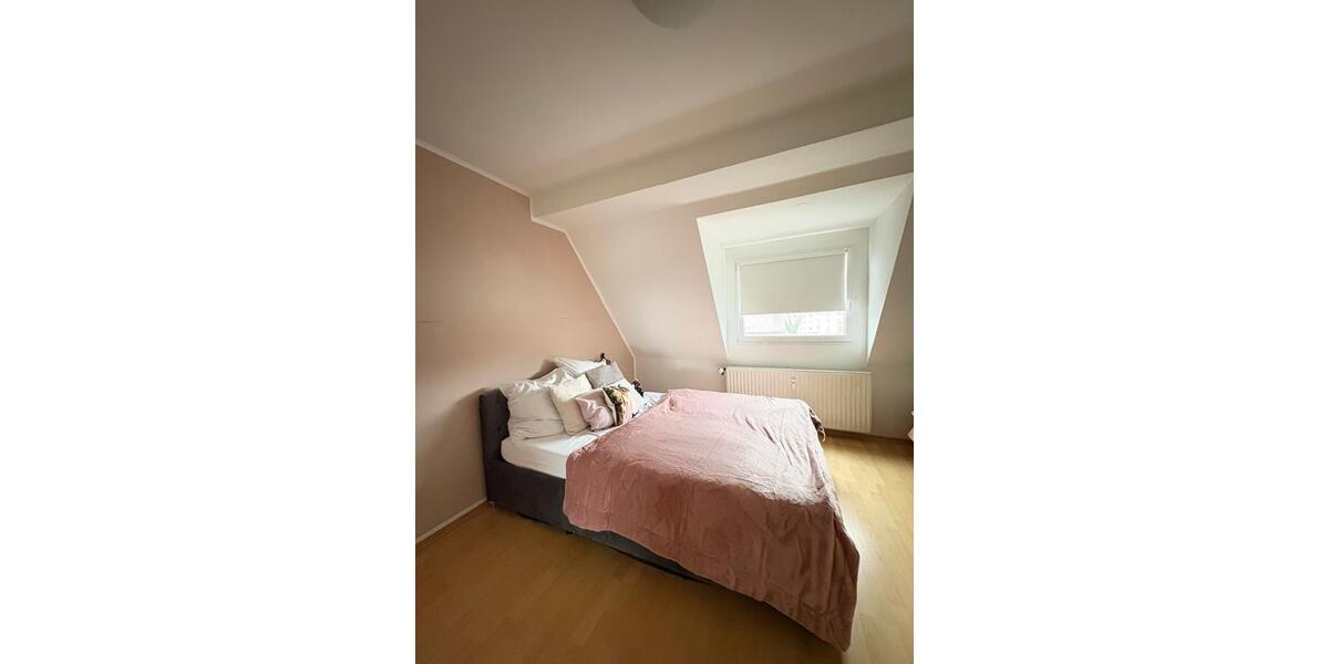 Dachgeschoßwohnung Mülheim an der Ruhr Rechtsruhr-Nord - 2 Zimmer, 70 m&sup2;, 400&euro; | Angebot:25067678