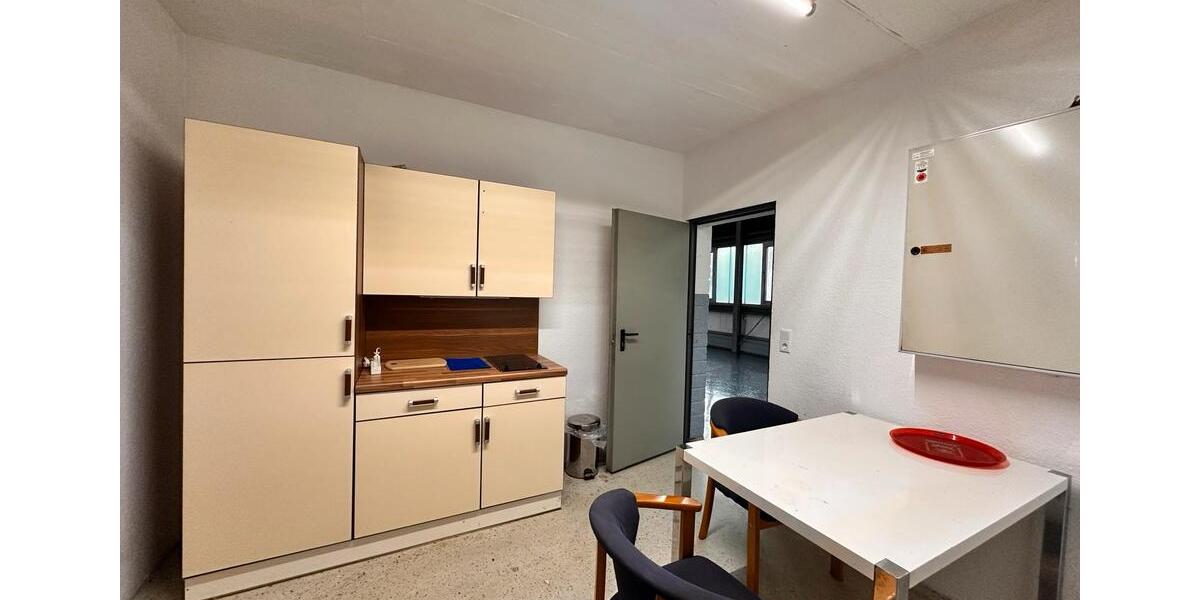 Zwei Gewerbehallen (ehem. Kfz-Werkstatt) in Dorsten-Wulfen zimmer