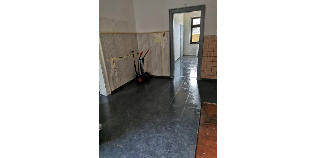 4 Zimmer +1 Durchgangszimmer, ca.108 m2, von priv. zu verm. 4 zimmer