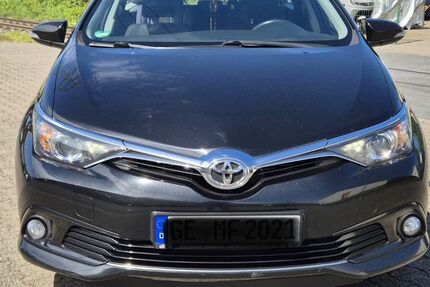 Toyota Auris 177.300 km 8.250 &euro; Gelsenkirchen 45881