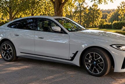 BMW i4 52.000 km 41.699 &euro; Recklinghausen 45657