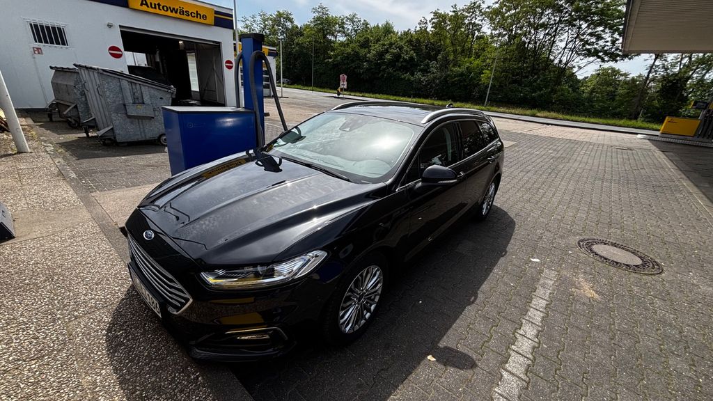 Ford Mondeo 83.083 km 21.990 &euro; Duisburg 47198