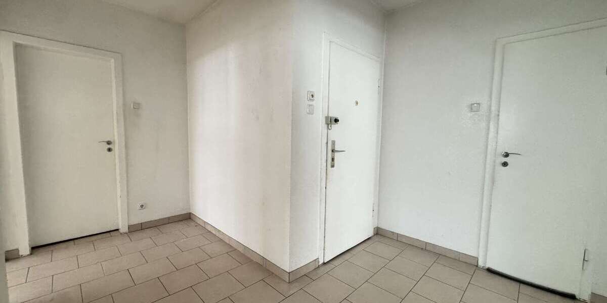 Attraktiv geschnittene 3,5-Zimmer-Wohnung mit Garage und zusätzlichem Stauraum - Erdgeschoßwohnung Essen Stadtbezirk III | Angebot:26312227