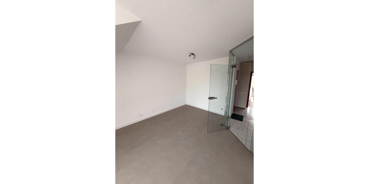 Dachgeschoßwohnung Moers Rheinkamp - 2 Zimmer, 55 m&sup2;, 650&euro; | Angebot:26272244