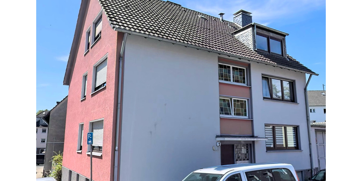 Großzügiges Mehrfamilienwohnhaus mit 2 Garagen & leerer EG Wohnun 16 zimmer