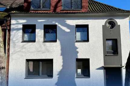 Haus zum Kaufen in Duisburg Alt-Homberg 325.000 € 195 m²