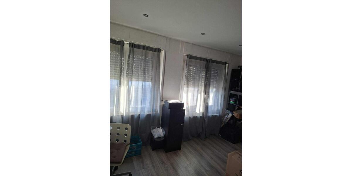 Haus im Haus - Sanierte 4,5 Zimmer Wohnung mit EFH Flair 4.5 zimmer