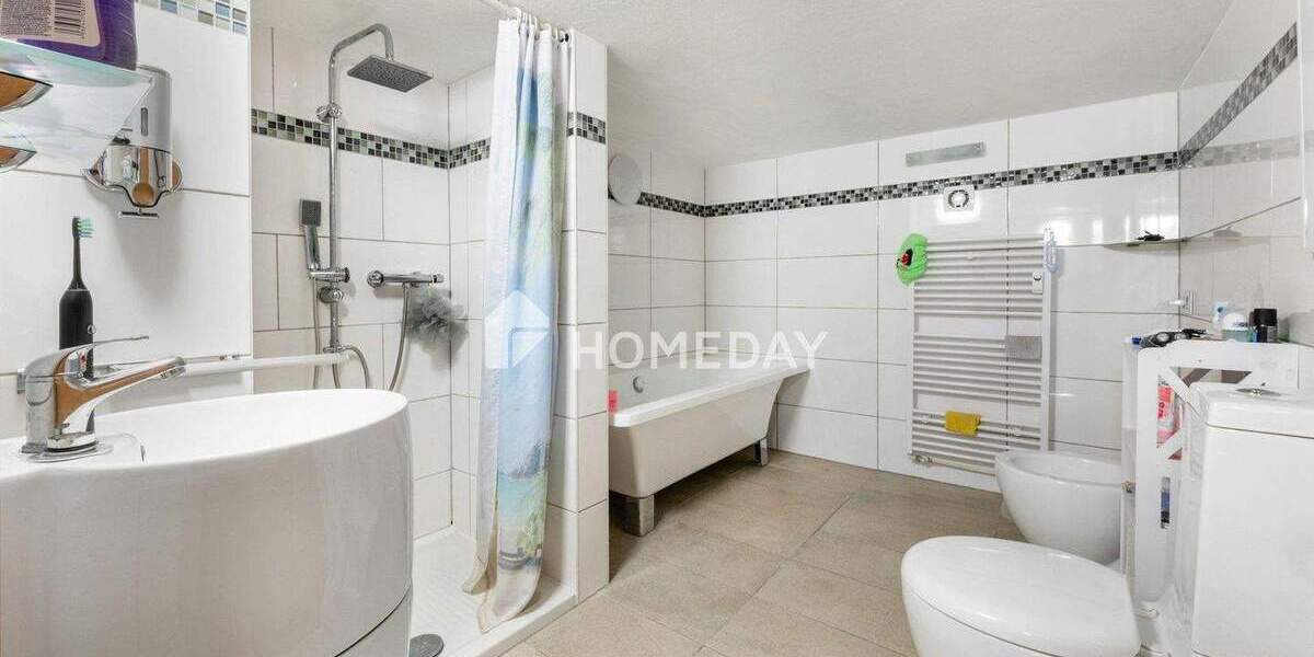 Charmante Doppelhaushälfte mit großem Grundstück und modernem Wohnkomfort 6 zimmer