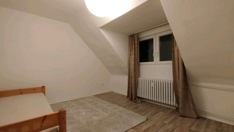 Dachgeschoßwohnung Essen Stadtbezirk III - 2 Zimmer, 44 m&sup2;, 310&euro; | Angebot:25523336