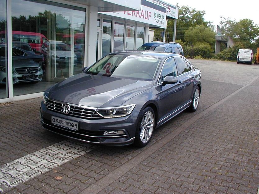 VW Passat 86.500 km 15.940 € Oberhausen 46117