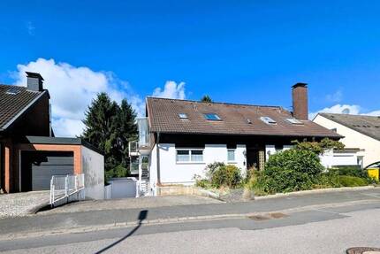 *** Terrassenwohnung mit eigenem Eingang, Garage, großem Garten + unverbaubarem Blick ins Grüne ***