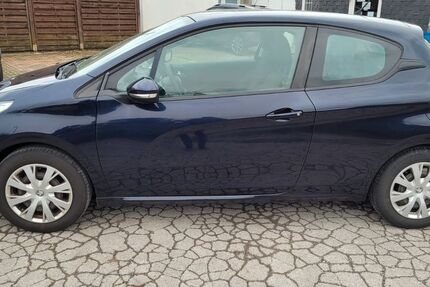 Peugeot 208 120.727 km 3.950 &euro; Wülfrath 42489