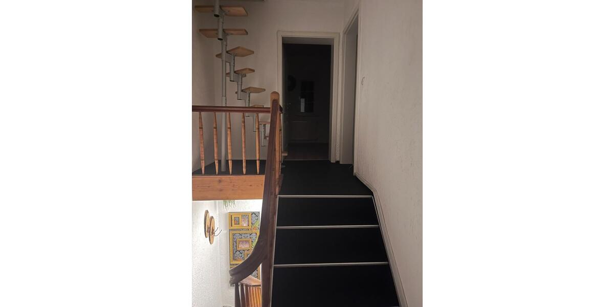 Reihenmittelhaus -modernisiert, gemütlich, mit Garten und Garagen 3.5 zimmer