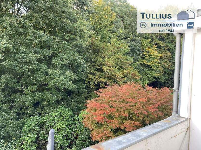 3-Zimmer-DG-Wohnung mit Balkon und Einbauküche in Essen-Borbeck 3 zimmer