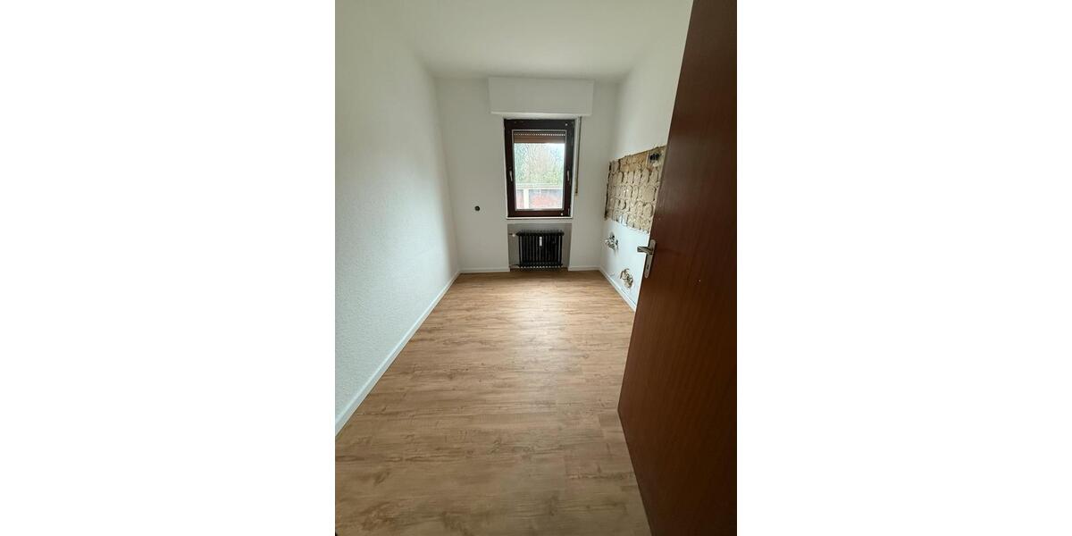 Top renovierte EG-Wohnung mit Balkon, Garage & Garten 3.5 zimmer