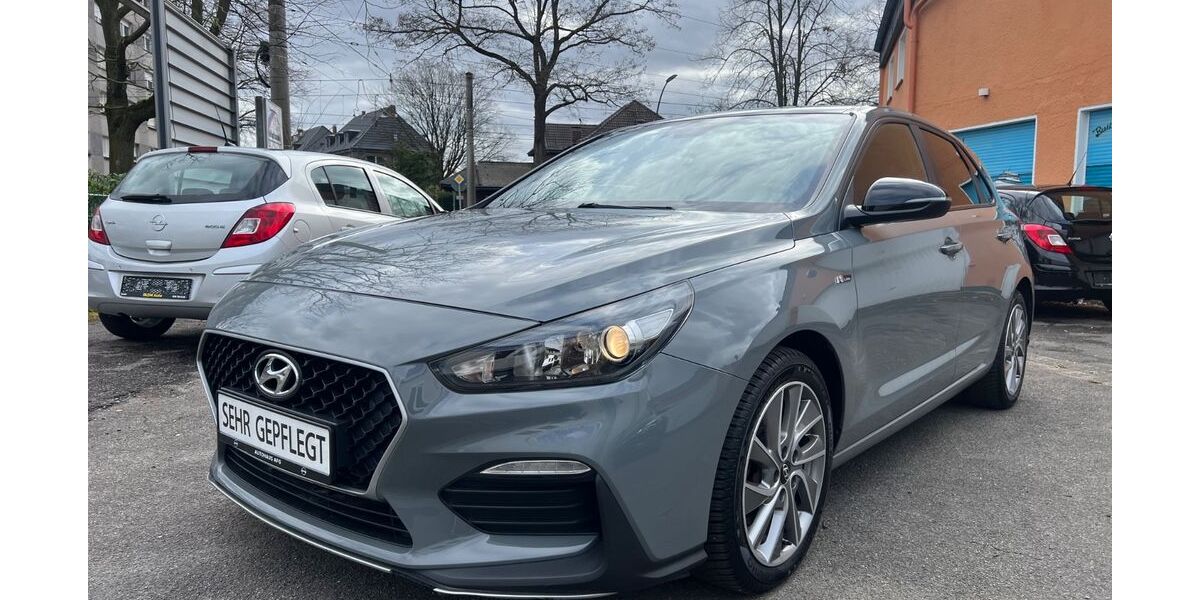 Hyundai i30 69.000 km 12.950 &euro; Essen 45357