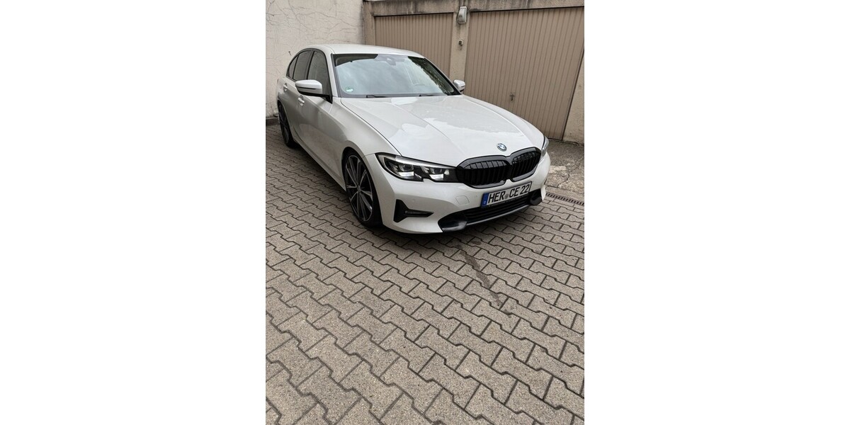 BMW 330i 61.300 km 33.500 € Herne 44623