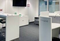 Unbegrenzter Coworking zu unseren Öffnungszeiten in Regus Dusseldorf, Stadttor