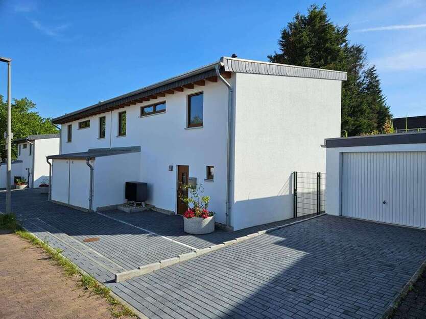 Haus zum Mieten in Oberhausen 1.830 € 119.15 m²