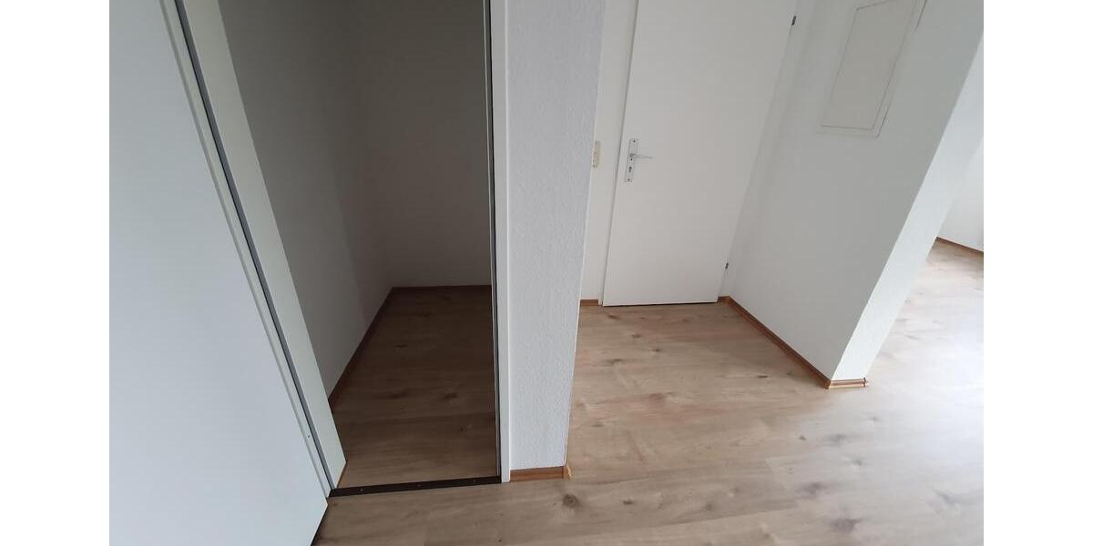 Nur mit WBS: Lichtdurchflutet & großzügig: 2-Zimmer-Wohnung mit Wintergarten zimmer