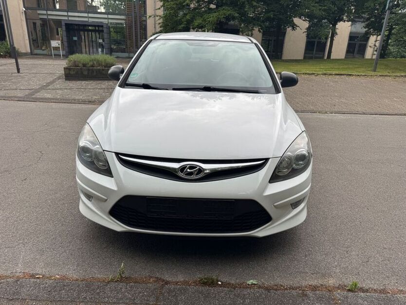 i30
