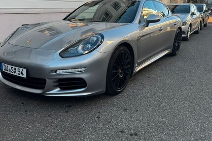 Porsche Panamera 125.000 km 31.700 &euro; Duisburg 47139