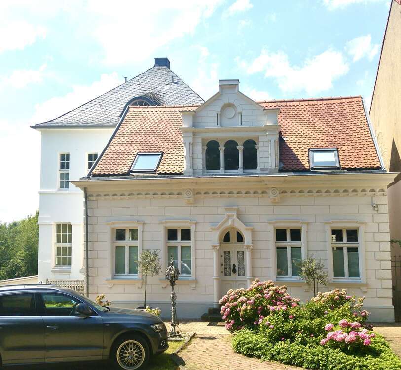 Haus zum Mieten in Düsseldorf 6.500 € 300 m²