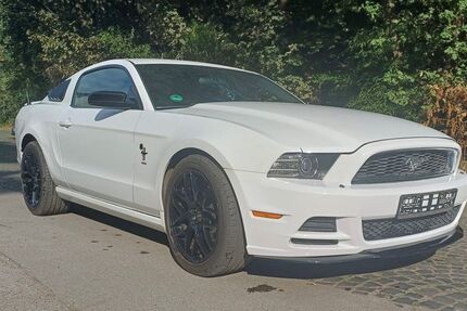 Ford Mustang 131.000 km 17.999 &euro; Duisburg 47138
