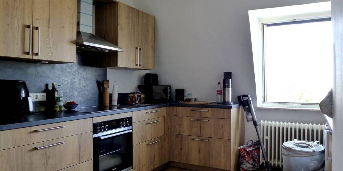 Imposantes Mehrfamilienhaus mit separatem Hintergebäude in zentraler Lage von Velbert. zimmer