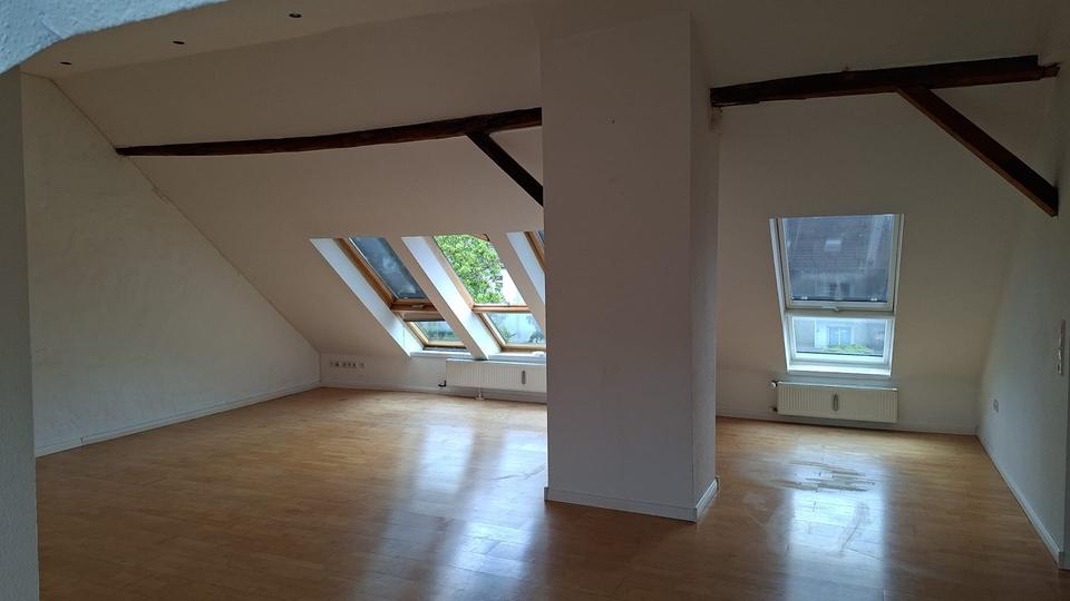 Dachgeschoßwohnung Bochum Günnigfeld - 2.5 Zimmer, 100 m&sup2;, 730&euro; | Angebot:26621352