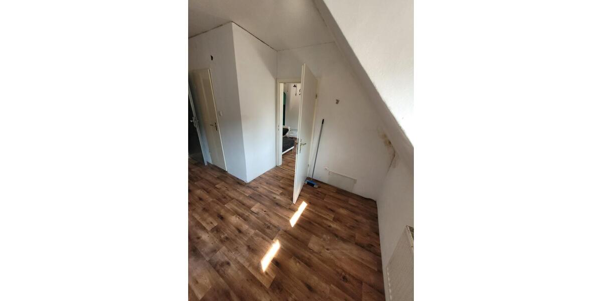 Dachgeschoßwohnung Gelsenkirchen Rotthausen - 1 Zimmer, 35 m&sup2;, 350&euro; | Angebot:25342514