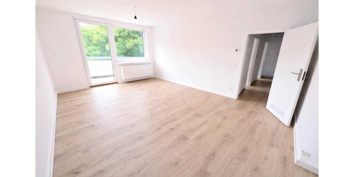 **Balkon gefällig? +Raufasertapeten +neuer Laminat +Tageslichtbad +großzügig** 3 zimmer