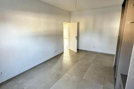 Kernsanierte Erdgeschosswohnung mit Einbauküche und Terrasse 2 zimmer