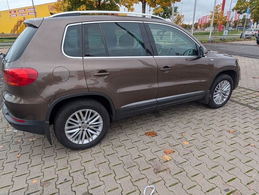 VW Tiguan 63.900 km 15.550 € Oberhausen 46119
